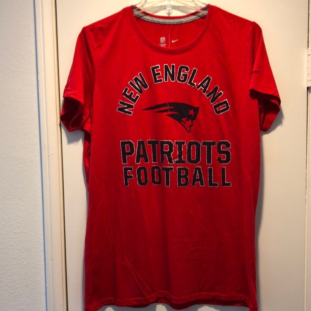 New without tags. NE Patriots Nike NFL T-shirt women’s size XXL slim fit